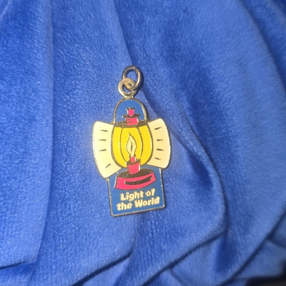 FW Friends | Light Of The World Pendant